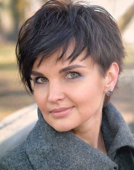 Der Side-Swept Bangs