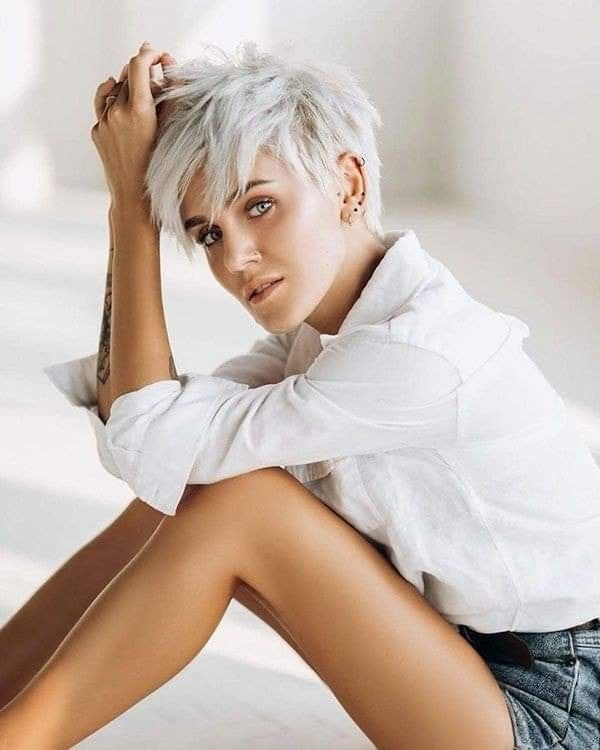 20 süße Frisur -Ideen für kurze graue Haare