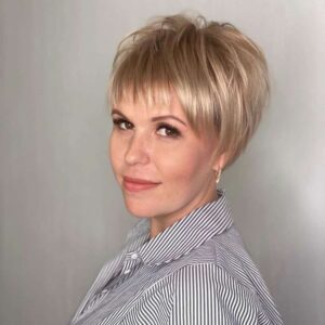 Der Platinum Blonde Pixie