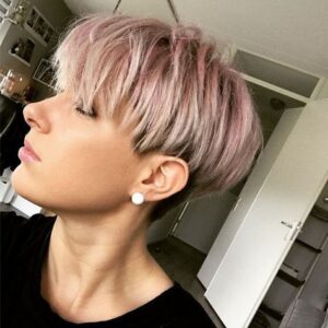 Der Platinum Blonde Pixie