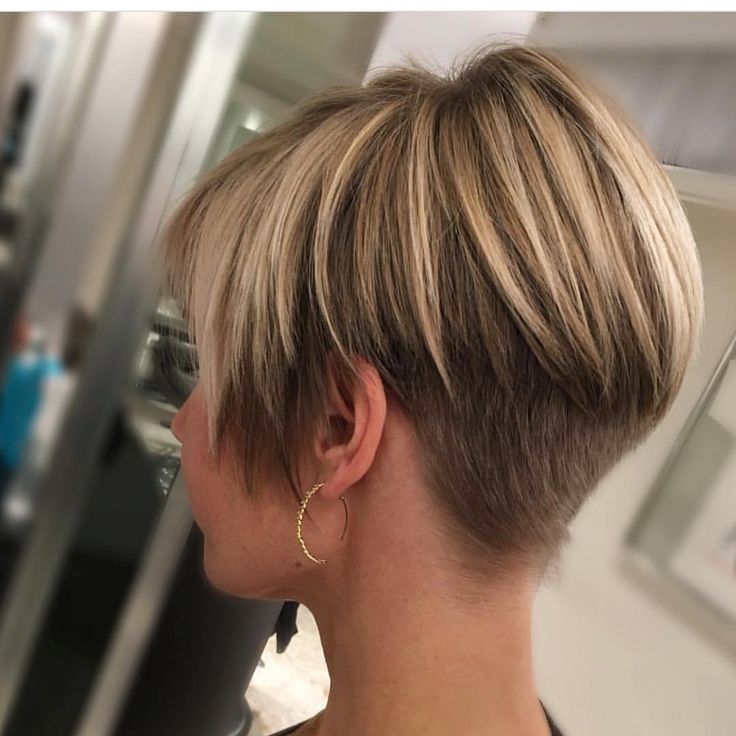 Der geschichtete Pixie Cut