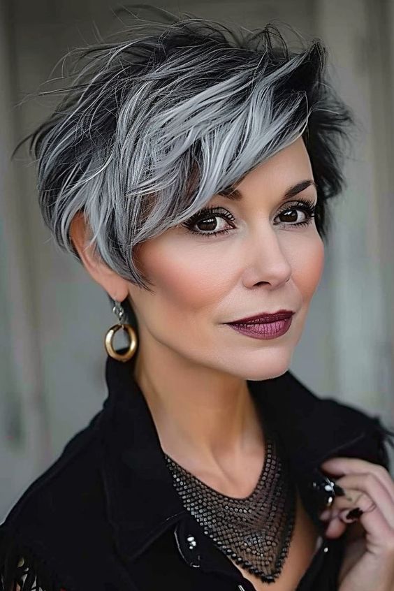 Bob Frisuren für Frauen mit grauen Haaren, die frech und modern aussehen