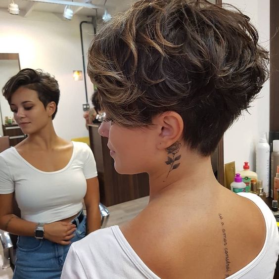 Die besten Frisuren für den Sommer, die die Schmetterlinge flattern lassen: Dein ultimativer Guide für atemberaubende Sommer-Looks!