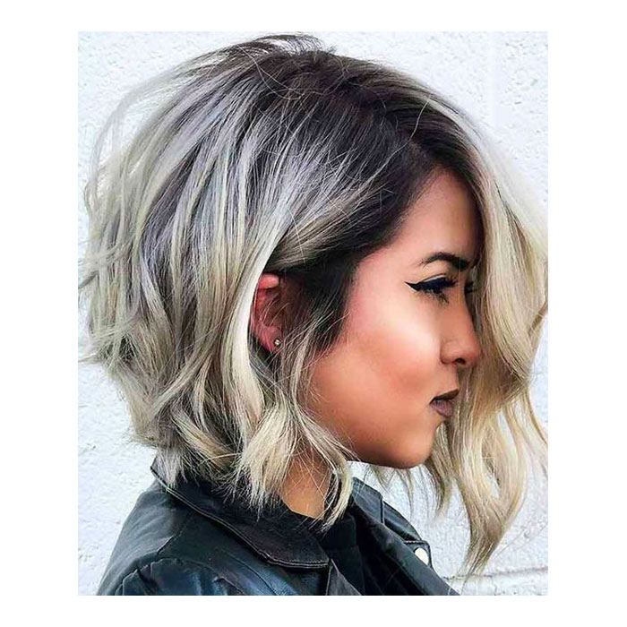 Freche halblange gestufte Frisuren für Frauen: Top 22 Frisuren