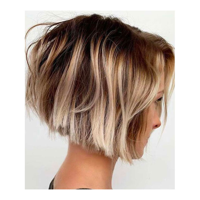 Freche halblange gestufte Frisuren für Frauen: Top 22 Frisuren