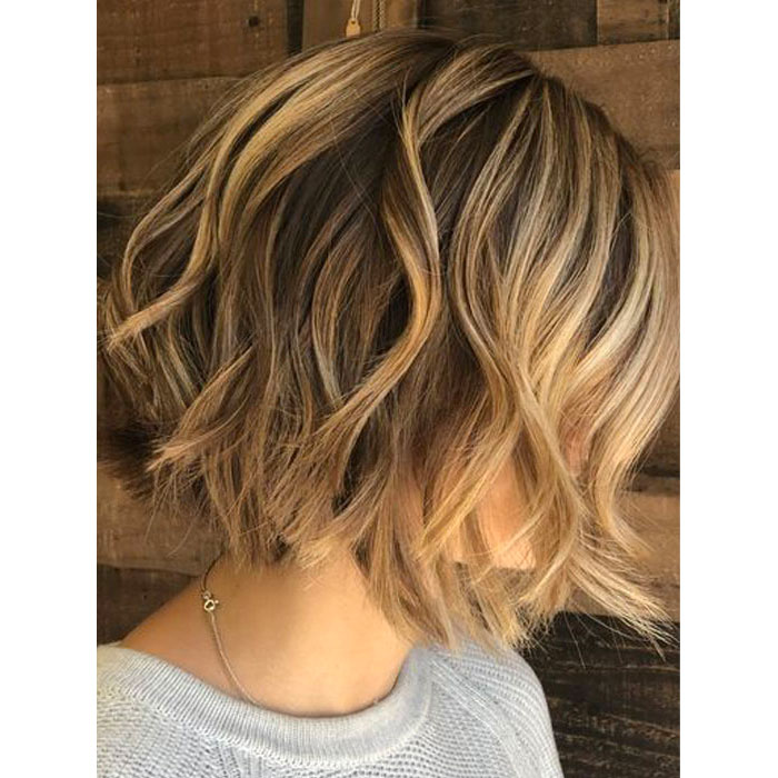 Pflege und Wartung einer halblangen gestuften Frisur