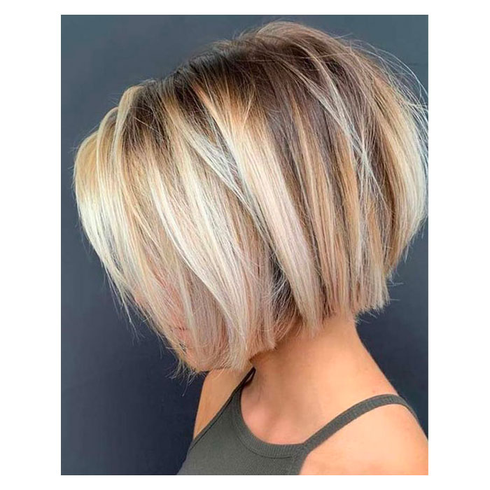 Freche halblange gestufte Frisuren für Frauen: Top 22 Frisuren