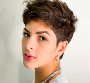 Der Side-Swept Bangs-Schnitt