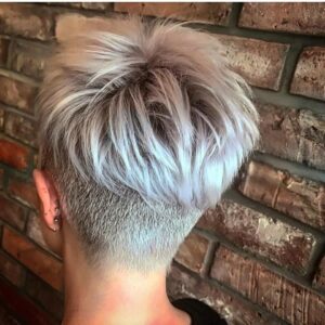 10 Ideen für freche Damenfrisuren mit kurzem Haar