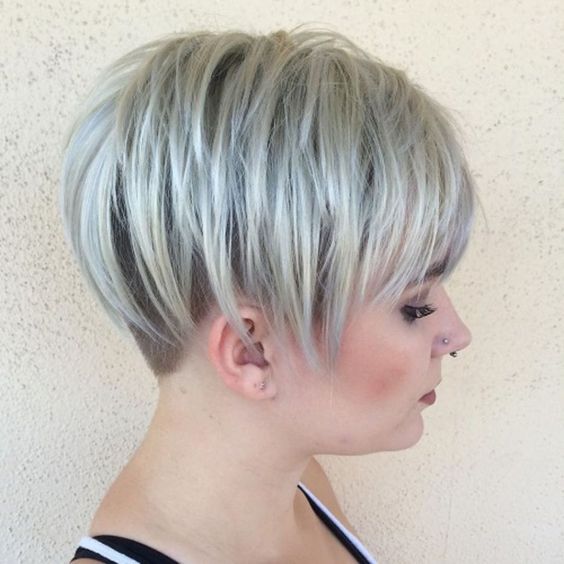 Freche Frisurens Blog-Post über die 15x platinblonden Kurzhaartrends