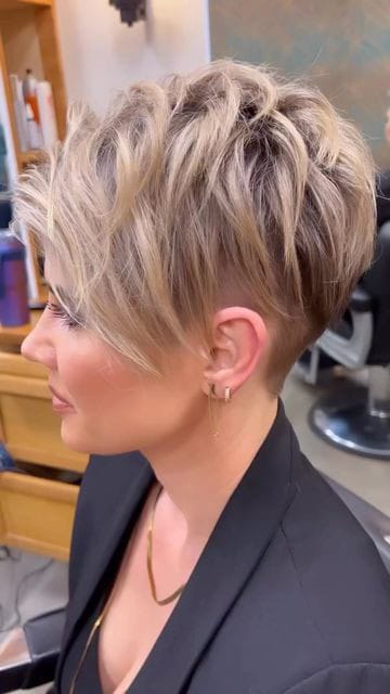 Verwöhne und Verändere Dein Aussehen - Der Pixie Cut mit Undercut