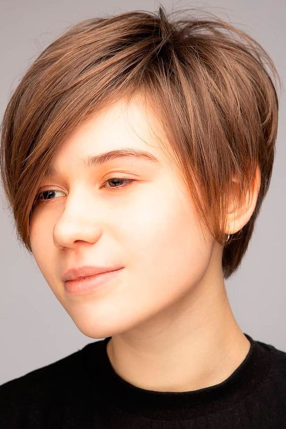 10 Stilvollen Frisuren und Haarschnitten für Mädchen!