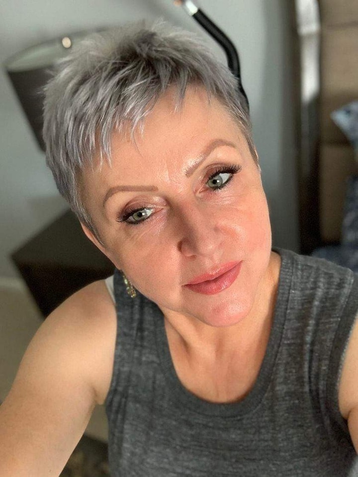 Entdecke die 5 heißesten Trends für Damenfrisuren über 50! -4