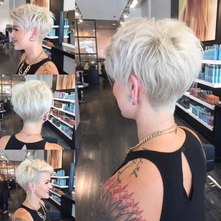 Freche Frisuren hat eindeutig die trendigsten Schattierungen und Stilrichtungen platinblonder Kurzhaarschnitte.