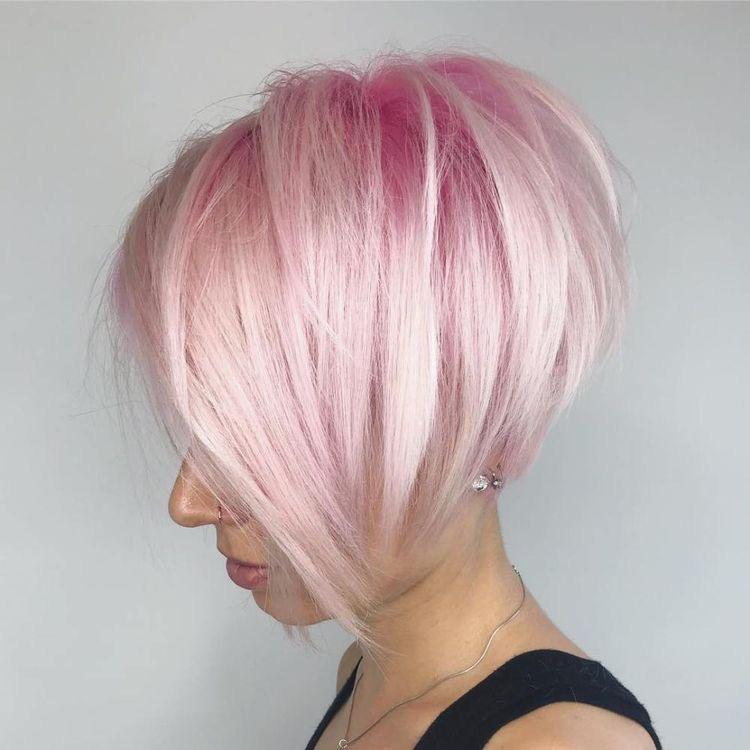 Verblüffende Transformationen – 12 Faszinierende Kürze Pink Frisuren