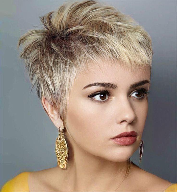 Kurze blonde Haarideen für platinblonde Sexbomben im Jahr 2025