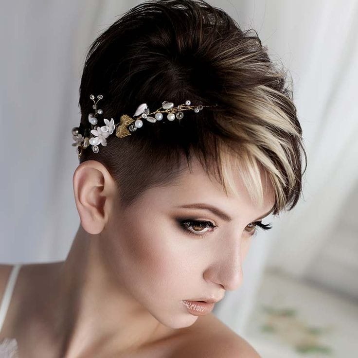 'Mühelos chic: 15 bezaubernde Kurzhaarfrisuren für Deinen großen Tag.'