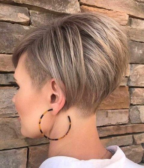 Garantierter Wow-Effekt: 10 süße & einfache Frisuren für kurzes Haar.