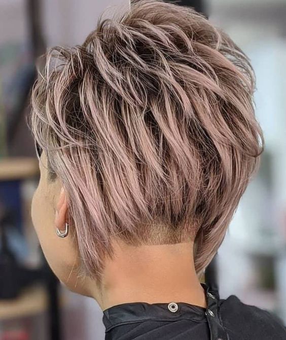 Entdecke jetzt den coolen Look des momentan angesagtesten Trends: Bob zottelig!
