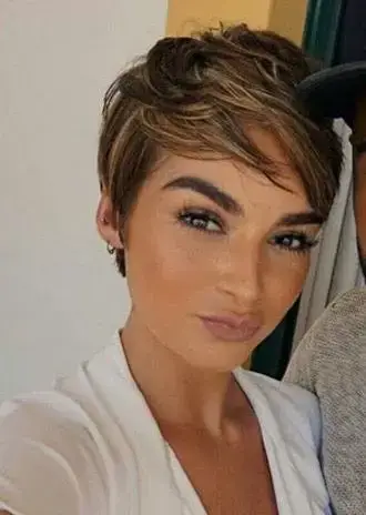 Kurze Frisuren für verführerische Frauen