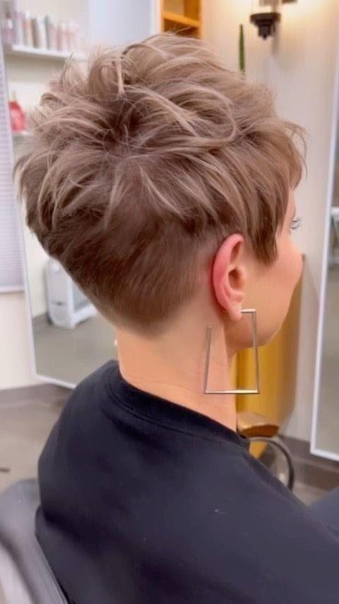 Pixie-Frisuren sind der absolute Hit - und Promis wissen das besser als jeder andere! Lass uns einen Blick auf einige unserer liebsten Prominenten-Vorbilder werfen, die den Pixie-Look rocken.