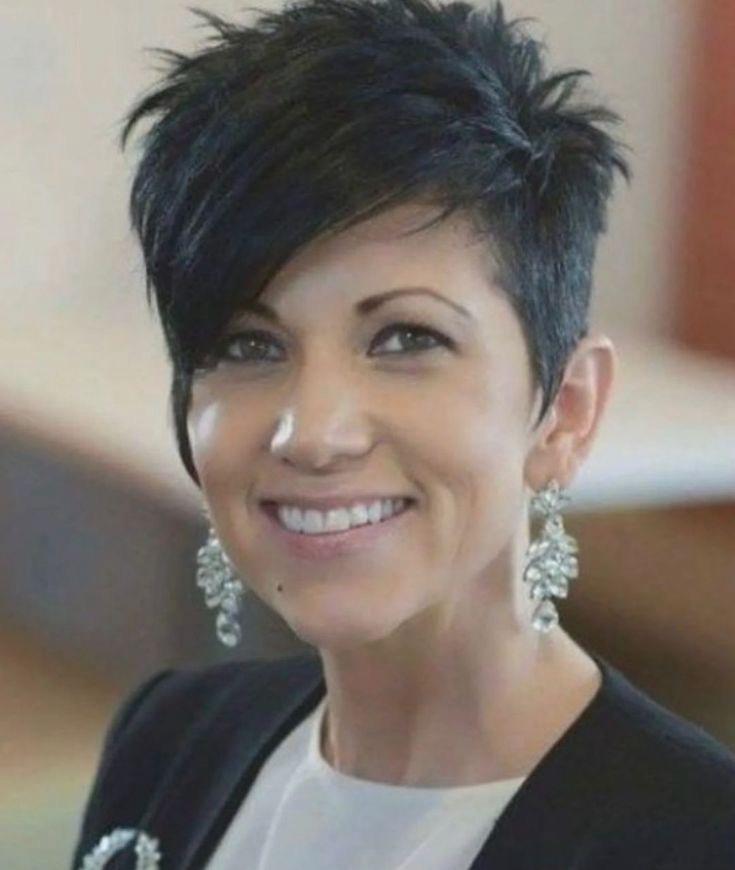 Bob-Frisuren: Die Vielfalt von gestapelten, geschichteten und asymmetrischen Bobs