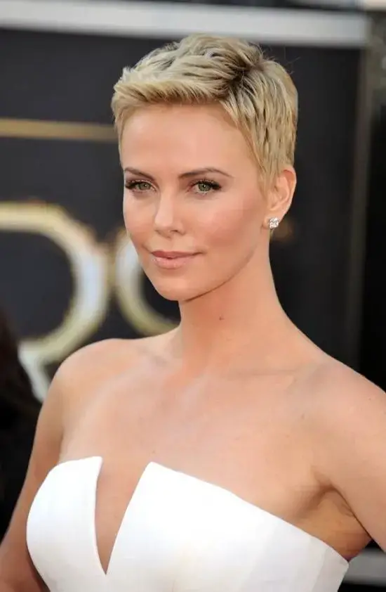 Pixie-Revolution: Reife Frauen verwandeln sich mit Ultra-Short-Cuts
