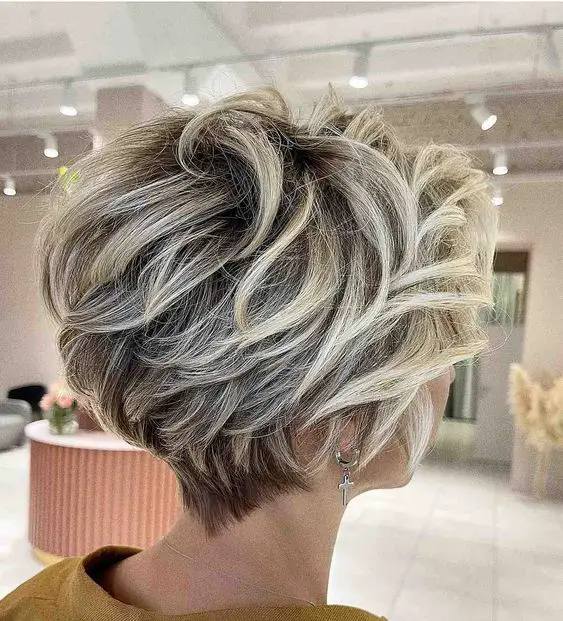 Frech Frisuren Bob Kurz Stufig Hinten