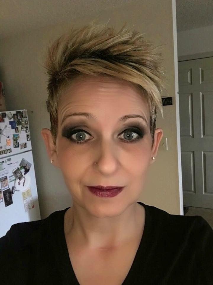 Pixie-Revolution: Reife Frauen verwandeln sich mit Ultra-Short-Cuts