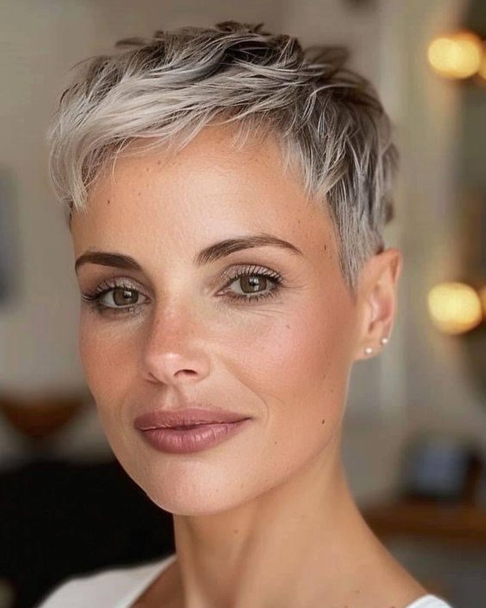 Pixie-Revolution: Reife Frauen verwandeln sich mit Ultra-Short-Cuts