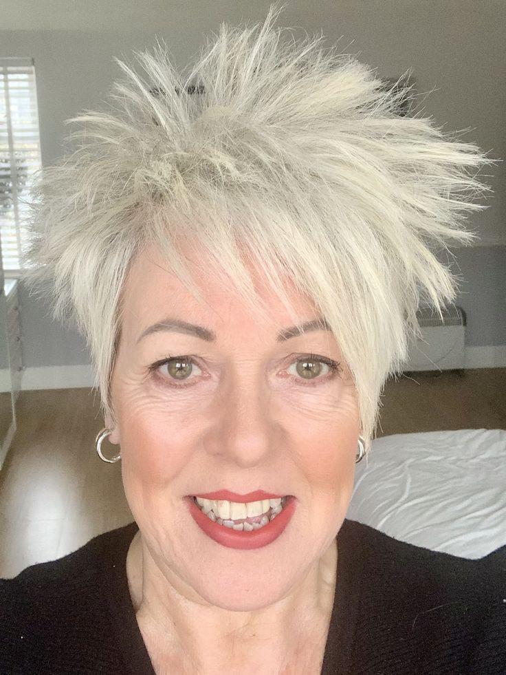 Das Geheimnis eines umwerfenden Looks: Blonde Pixie-Schnitte rocken!