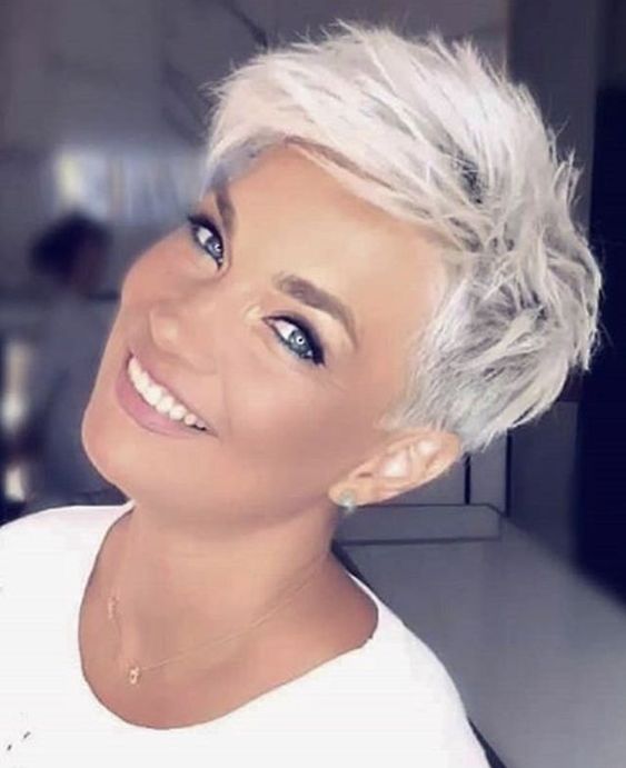 Afro-Power: Entdecke die kürzesten, frechsten und angesagtesten Frisuren!