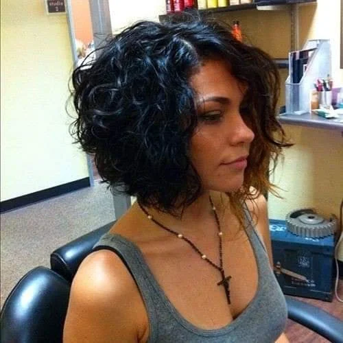 Frisuren für krauses Haar: Schöne Ideen für Haare, die sich oft kräuseln und spröde aussehen!