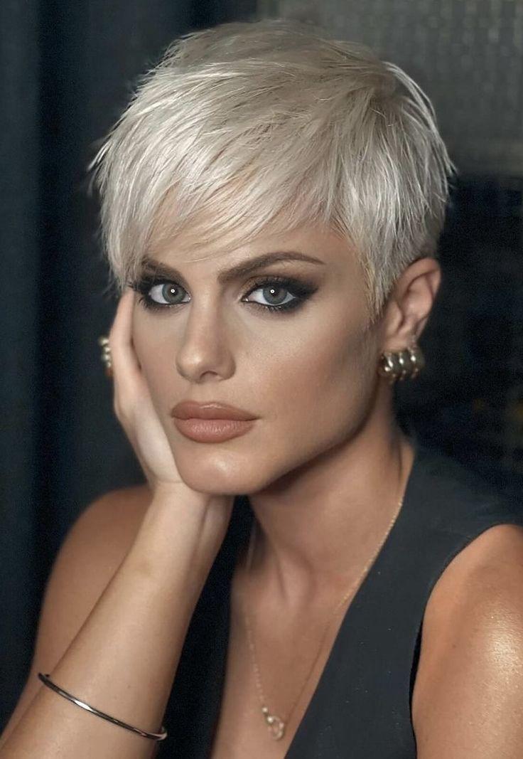 Dense Pixie für feines Haar – Darum ist die Trendfrisur so beliebt!
