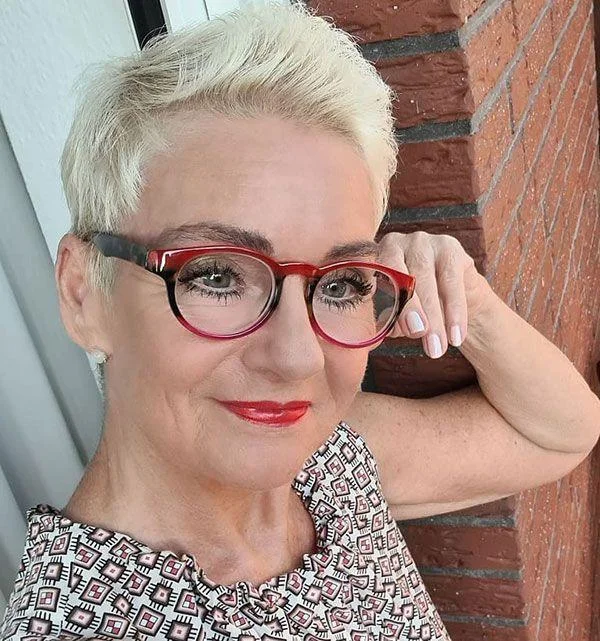 Pixie Cut: Mehr als Nur Eine Frisur für ältere Frauen
