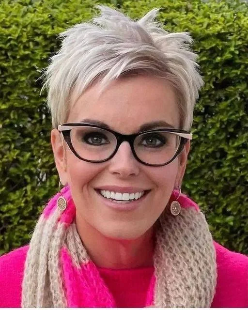 Pixie Cut: Mehr als Nur Eine Frisur für ältere Frauen