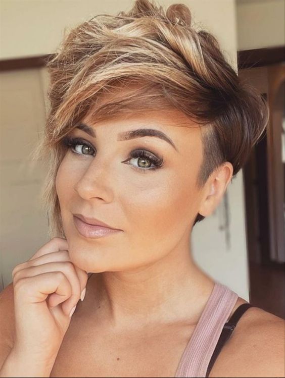 Warum sind kurze asymmetrische Frisuren so angesagt?