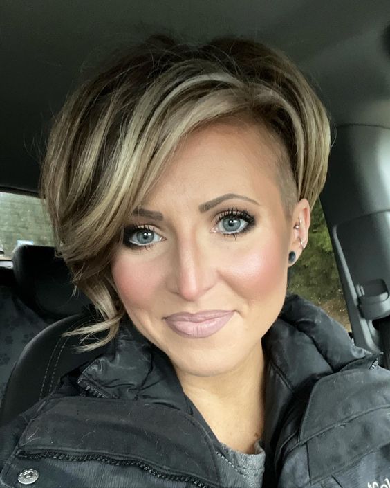 Mittellange Haare neu definiert: Asymmetrische Trends für vielseitige Styles!