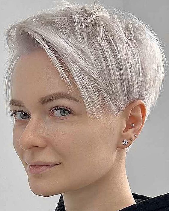 Zeitlose Eleganz: Dauerhafte Kurzhaarfrisuren für Frauen jeden Alters