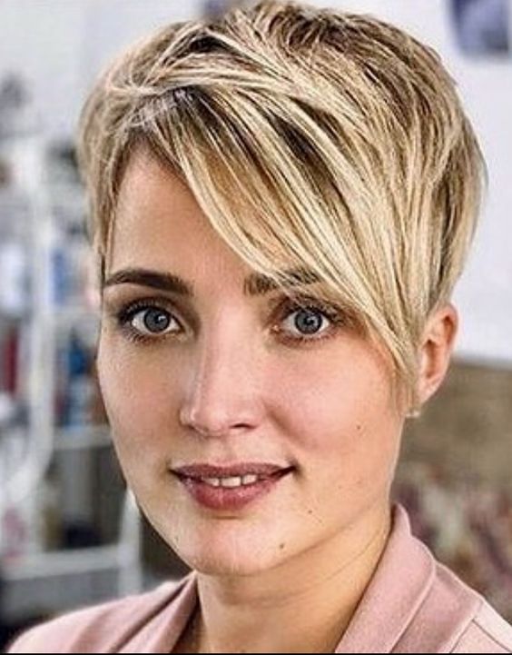 Zeitlose Eleganz: Dauerhafte Kurzhaarfrisuren für Frauen jeden Alters