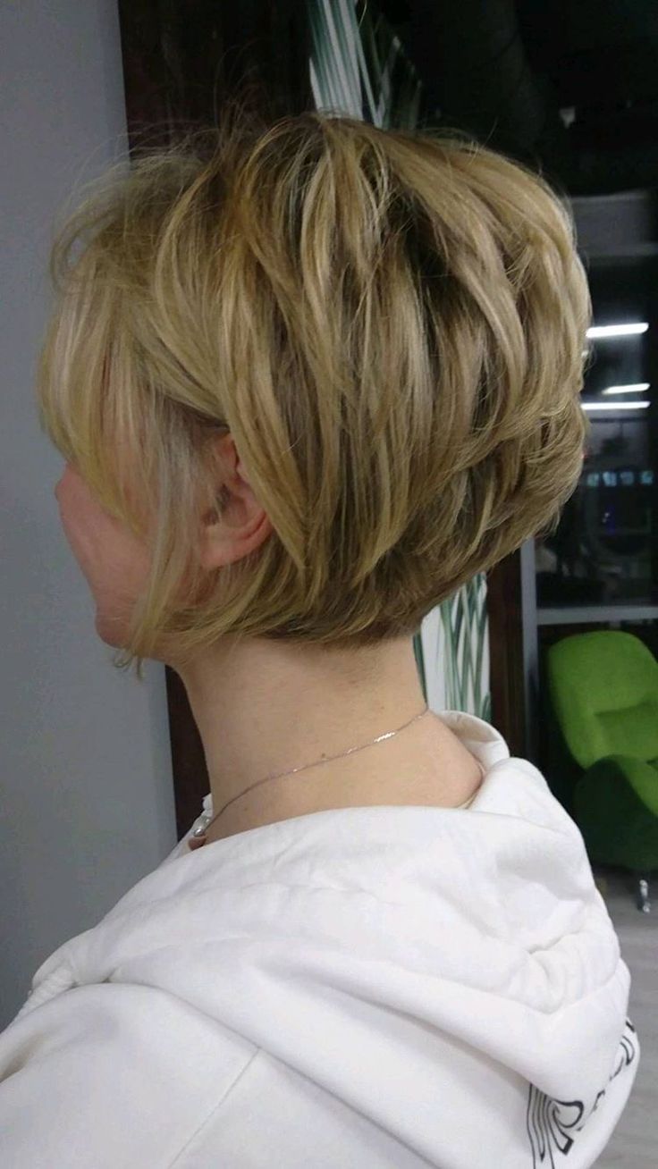 Zeitlose Eleganz: Dauerhafte Kurzhaarfrisuren für Frauen jeden Alters