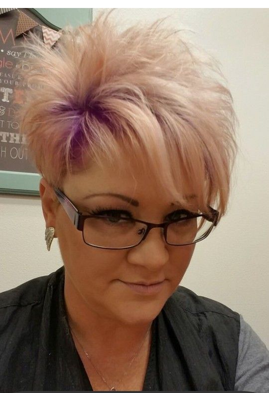 Verjüngende Haarfarben für Frauen ab 60: Welche einen Anti-Aging-Effekt haben und angesagt sind!