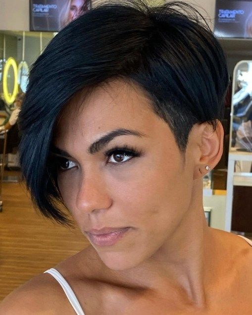 Kurze asymmetrische Frisuren: Mutige Schnitte für einen dynamischen Look!