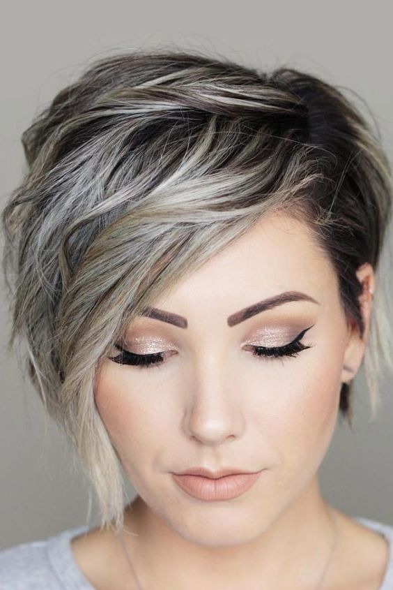 Von Pixie bis Bob: Asymmetrische Looks, die Ihre Persönlichkeit unterstreichen!