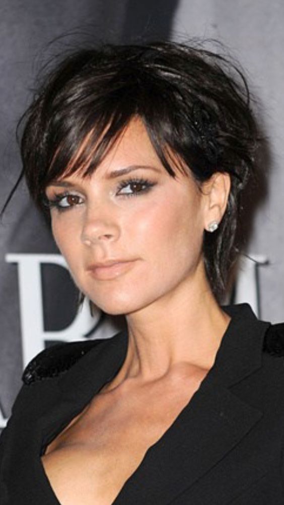 Einfach unwiderstehlich: Dunkle Kurzhaarschnitte, die Selbstbewusstsein verleihen