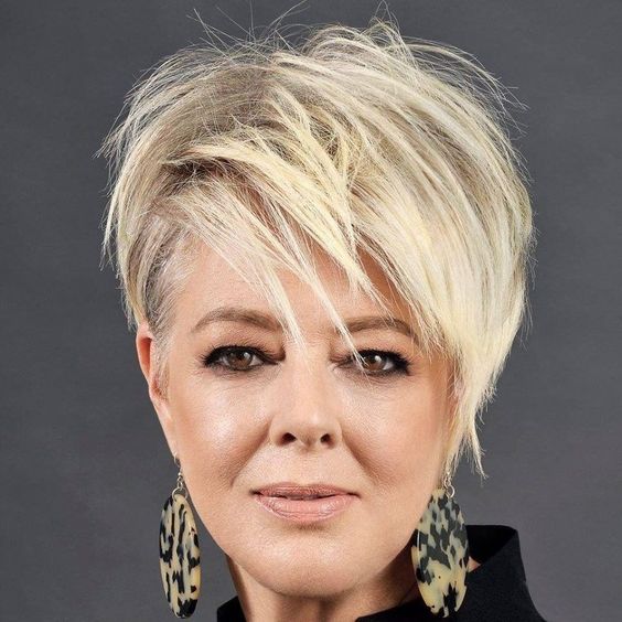 Pflegeleicht und praktisch: Kurze Frisuren im Alltag