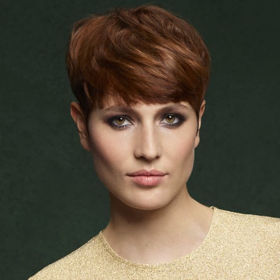 Kurzes braunes Haar: Trendige Styles und vielfältige Möglichkeiten