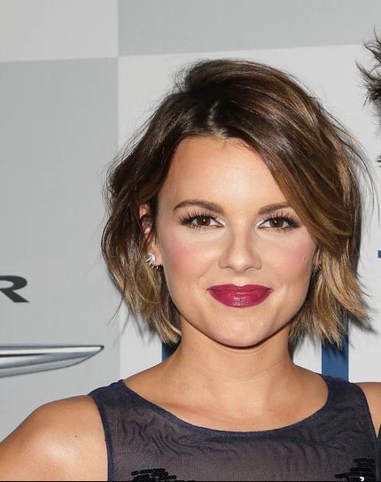 Kurzes braunes Haar: Trendige Styles und vielfältige Möglichkeiten