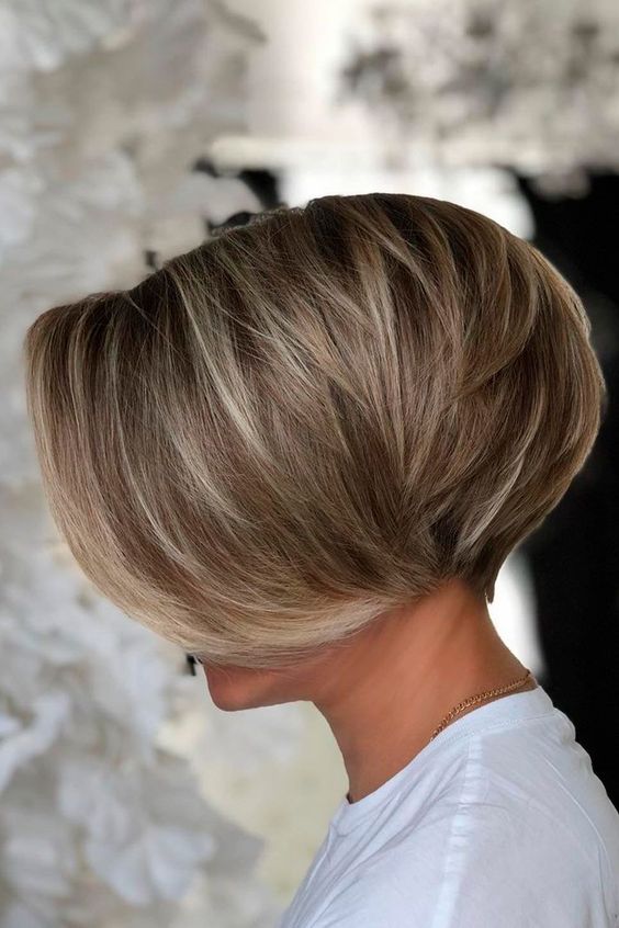 Trend:Bob ist eine der beliebtesten Frisuren 2024! So stylen Sie sie richtig