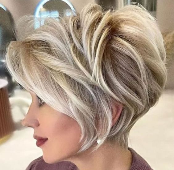 Trend:Bob ist eine der beliebtesten Frisuren 2024! So stylen Sie sie richtig